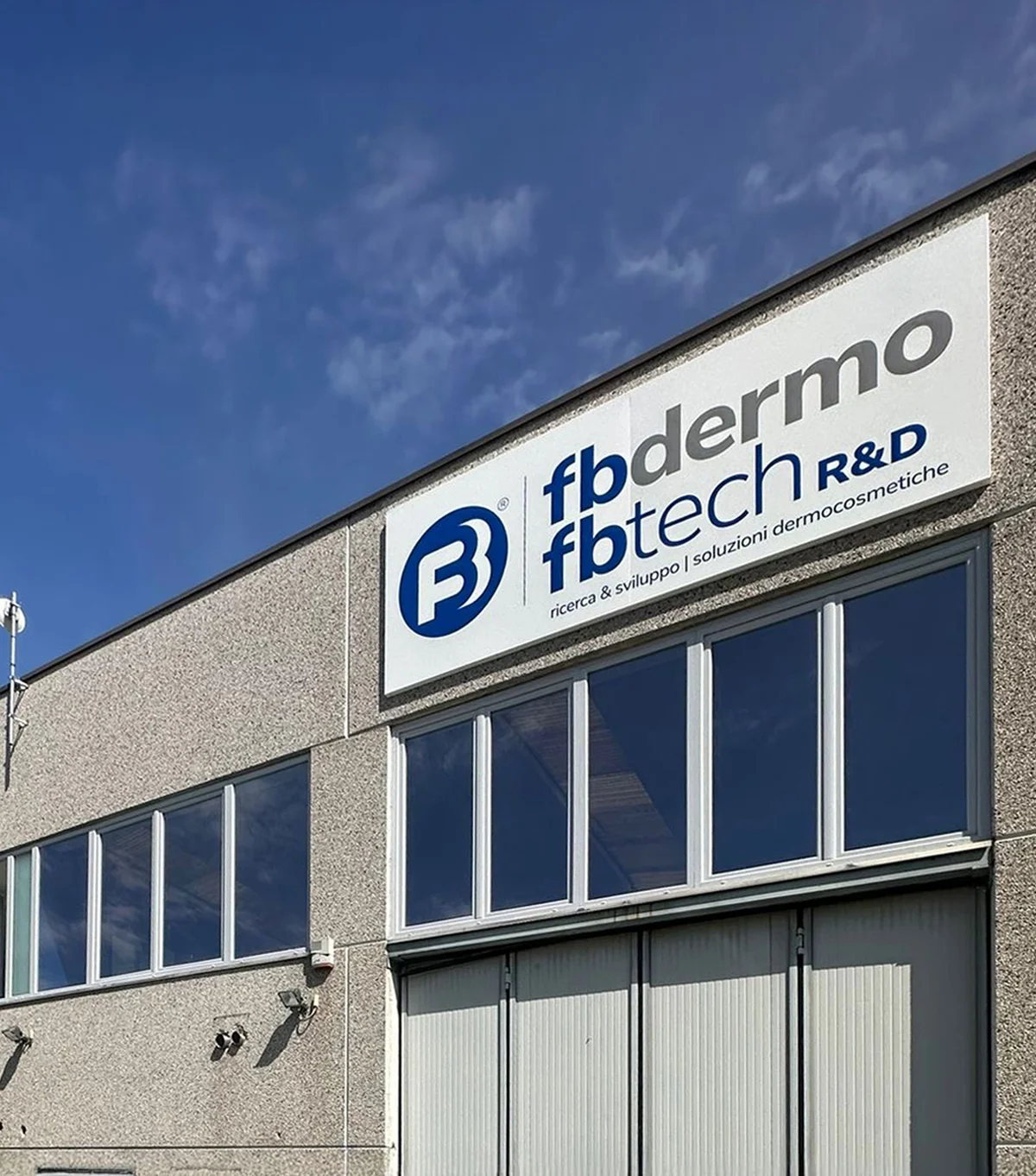 Facciata esterna del laboratorio di ricerca di FB Tech.